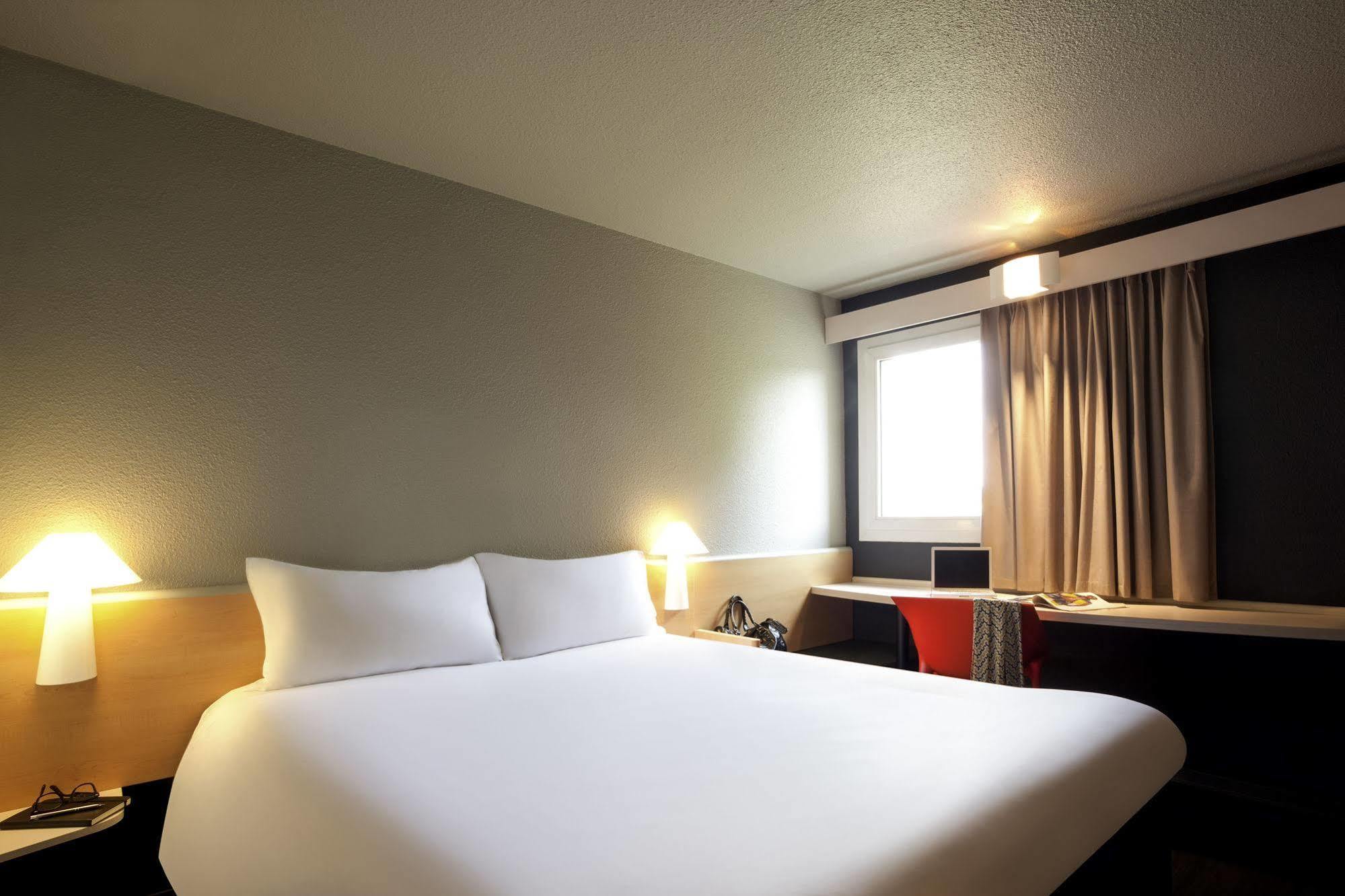 Ibis Mulhouse Ile Napoleon Hotel Sausheim Exterior photo